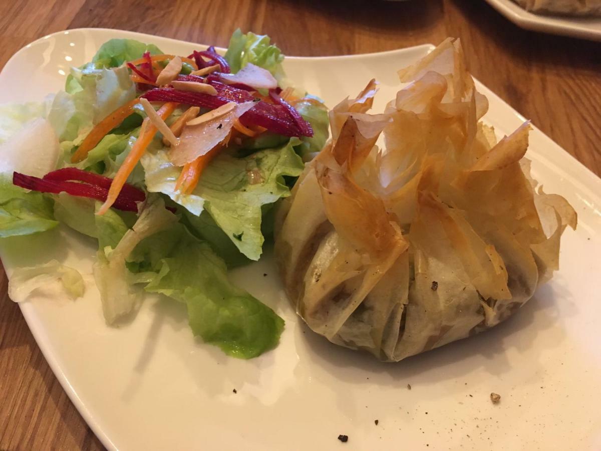 乐里莱斯阿扎奇酒店 卡于扎克叙尔韦尔 外观 照片